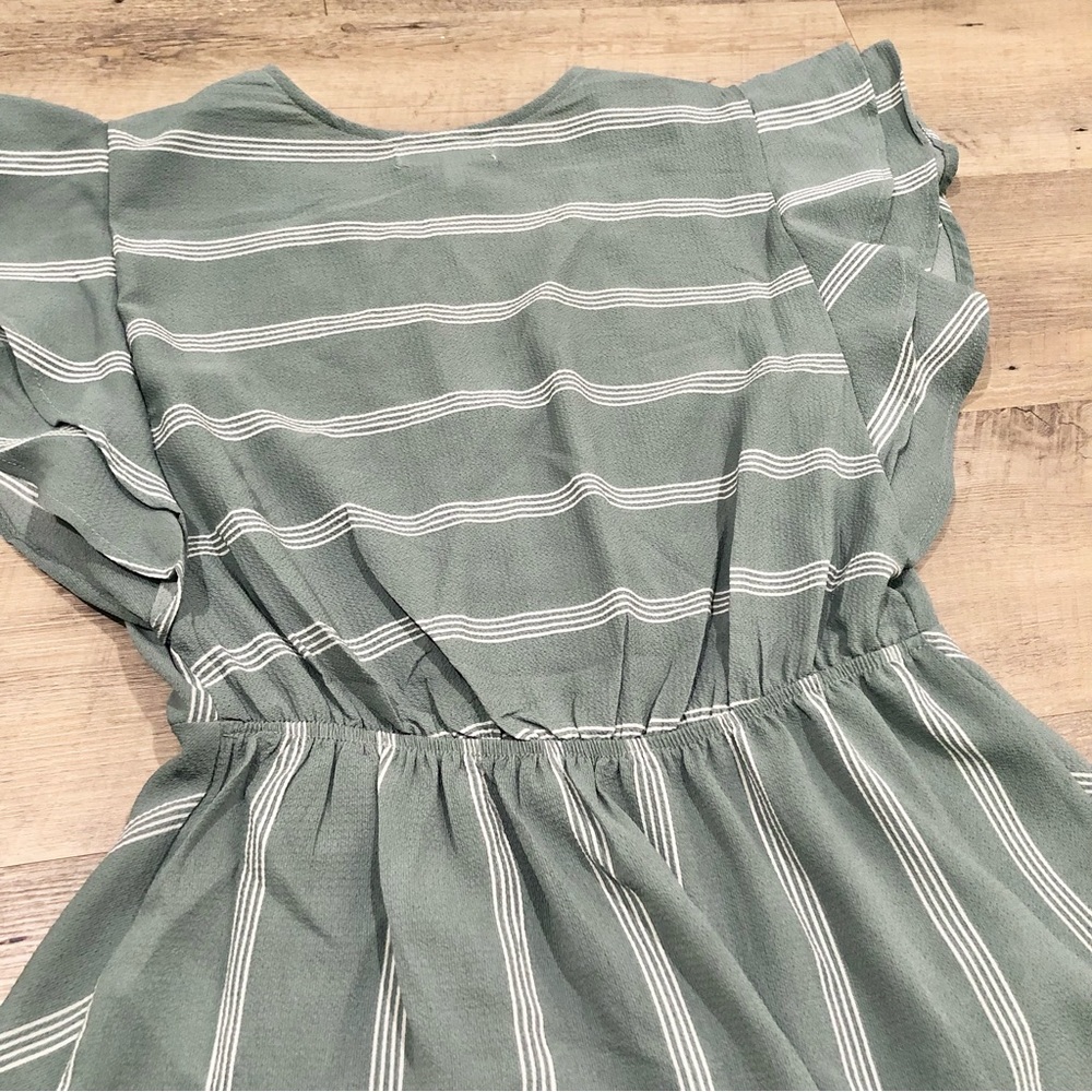 Flutter Sleeve Faux Wrap Top With Flounce Bottom … - image 8